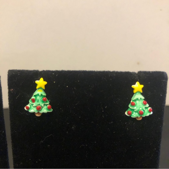 Set of 2 Christmas Earrings- silver tone post, trees & snowflakes - Picture 6 of 12